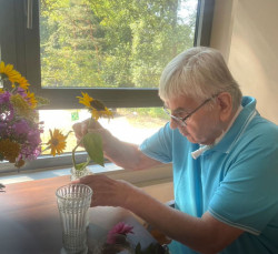 comcura-intensivklausi-beim-dekorieren